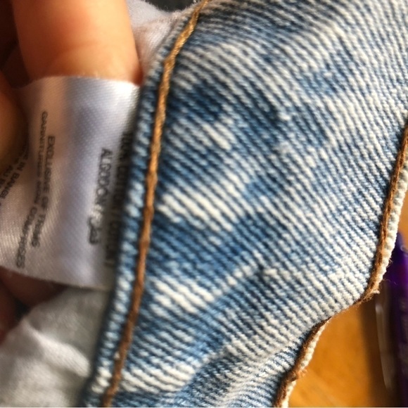 High Rise High Waist Light Wash Distressed Mom Jeans Size 26 - Picture 16 of 16